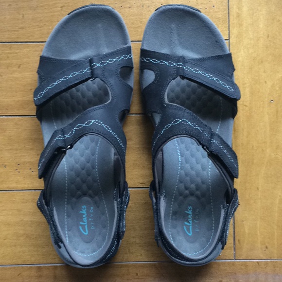 clarks athletic sandals